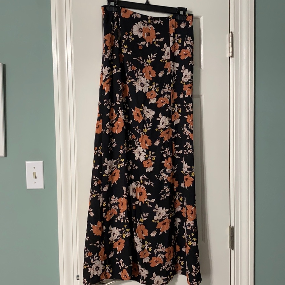 Floral maxi skirt with side slit